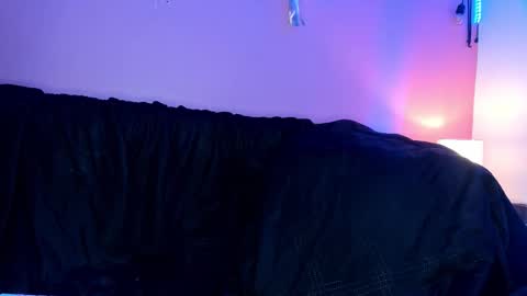 Bella Ponce  online show from November 11, 2025, 3:23 pm