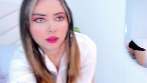 Snapshot of bella_reaset chatting on December 7, 2024, 7:54 pm Bella online show from December 7, 2024, 7:54 pm