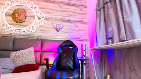     online show from September 26, 2025, 4:38 am