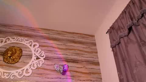     online show from October 4, 2025, 2:37 pm