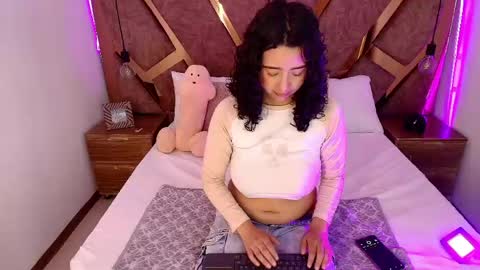 Bella Swwan  online show from May 24, 2026, 2:44 pm