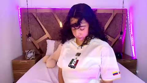 Snapshot of bella_swwan_ chatting on June 14, 2026, 8:55 pm Bella Swwan online show from June 14, 2026, 8:55 pm