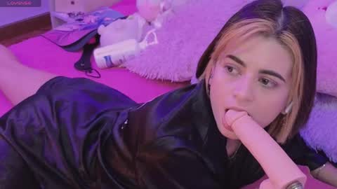 bella_thixx online show from April 22, 2026, 2:58 am