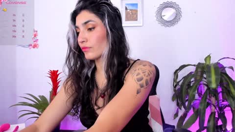 Bella online show from January 21, 2025, 8:00 pm