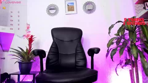 Bella online show from February 12, 2025, 11:51 pm