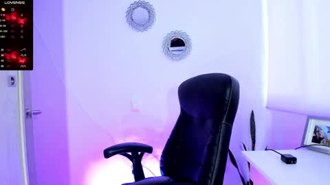 Bella online show from September 25, 2025, 10:35 pm