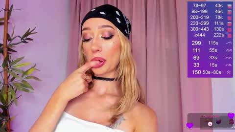 Bella White online show from September 25, 2025, 2:21 pm