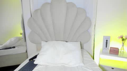 Bella Dajud online show from March 25, 2026, 11:55 pm