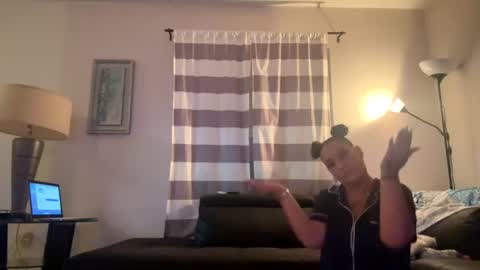 Snapshot of bellabeanz chatting on July 18, 2026, 4:16 am Roxy Rain online show from July 18, 2026, 4:16 am