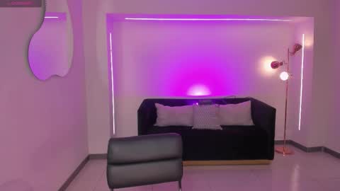  Bella C  online show from November 22, 2025, 12:37 pm