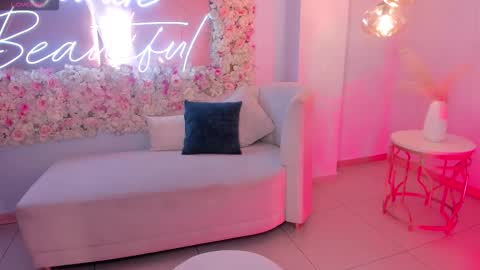  Bella C  online show from December 5, 2025, 12:14 pm