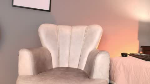 Bella online show from September 10, 2025, 11:32 am