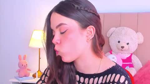 BellaFontana online show from March 17, 2026, 5:05 pm