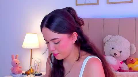 BellaFontana online show from April 16, 2026, 6:52 pm