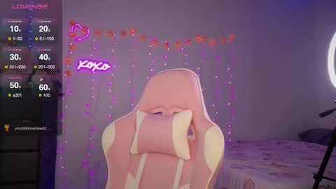 Bella Monroe online show from October 14, 2025, 4:02 am