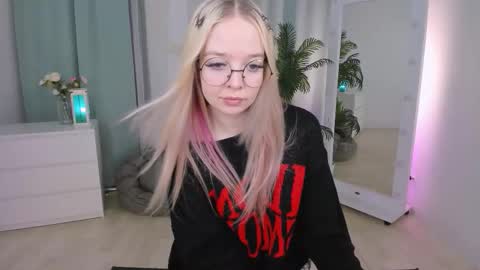 Snapshot of bellamontgomery chatting on March 6, 2026, 12:56 pm Bella online show from March 6, 2026, 12:56 pm