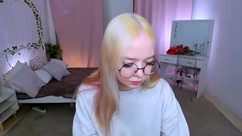 Snapshot of bellamontgomery chatting on March 25, 2026, 12:22 pm Bella online show from March 25, 2026, 12:22 pm
