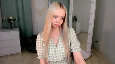 Snapshot of bellamontgomery chatting on April 29, 2026, 4:22 pm Bella online show from April 29, 2026, 4:22 pm