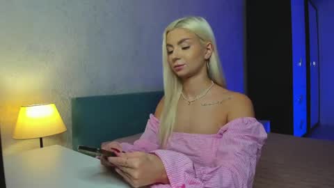 Bella online show from April 19, 2026, 2:33 am