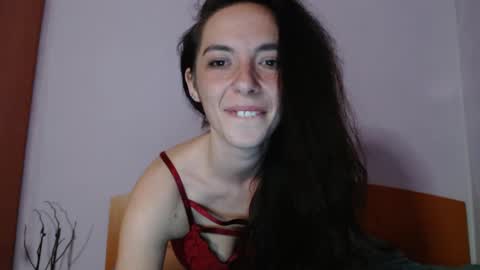 Snapshot of bellaqueen0701 chatting on February 20, 2025, 1:36 am bellaqueen0701 online show from February 20, 2025, 1:36 am