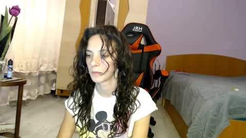 Snapshot of bellaqueen0701 chatting on March 9, 2025, 10:19 pm bellaqueen0701 online show from March 9, 2025, 10:19 pm