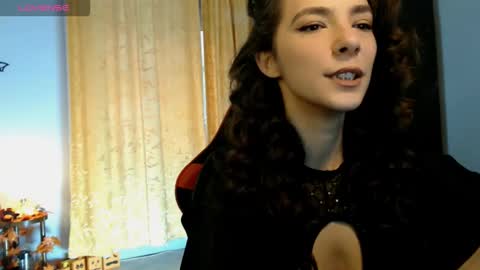 Snapshot of bellaqueen0701 chatting on October 7, 2025, 5:15 am bellaqueen0701 online show from October 7, 2025, 5:15 am