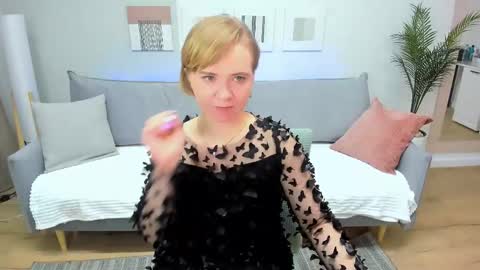 bellasmittssy online show from April 13, 2026, 9:15 am