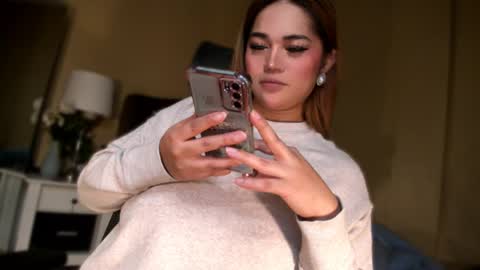BELLA JONES online show from May 27, 2026, 7:27 am