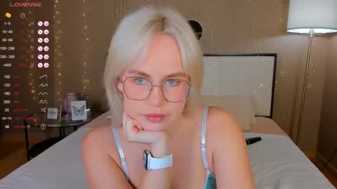 Bella online show from September 13, 2025, 1:05 am