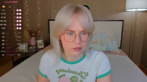 Bella online show from November 25, 2025, 12:54 am