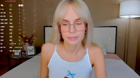 Bella online show from April 19, 2026, 1:05 am