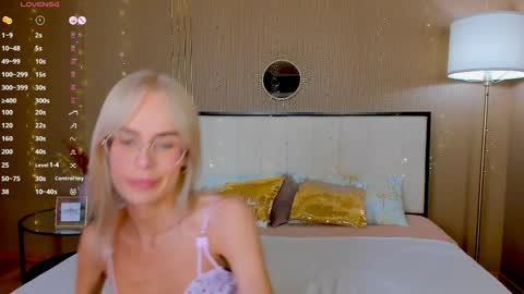 Bella online show from May 15, 2026, 11:34 pm