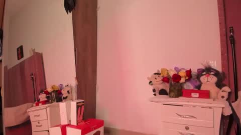 Bella online show from February 21, 2025, 10:15 pm