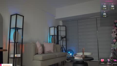 Belle Adrienne  IG  online show from November 28, 2025, 12:19 pm