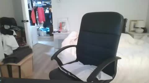 bellequeue19758 online show from November 19, 2025, 11:10 am