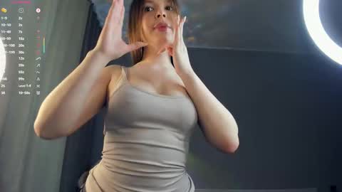 Bella online show from November 3, 2025, 6:09 pm