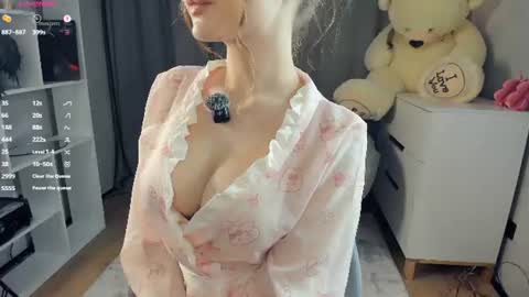 Bella online show from July 5, 2026, 6:04 pm