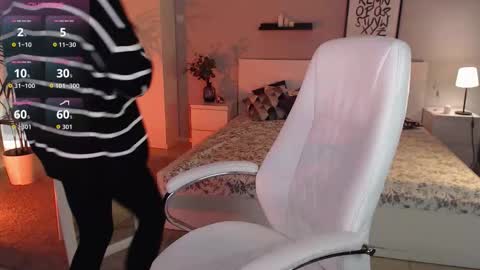 Bella online show from October 21, 2025, 1:06 am