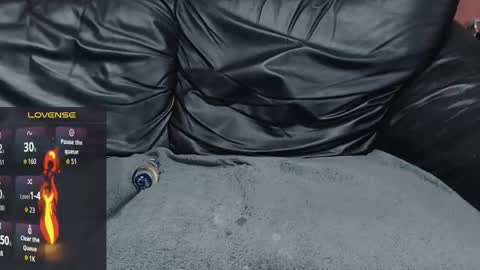 Snapshot of bencrow chatting on October 17, 2025, 10:12 pm Bencrow online show from October 17, 2025, 10:12 pm