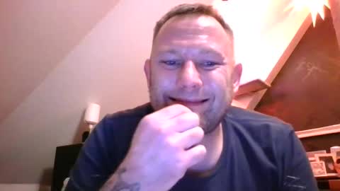 Snapshot of benizio_ chatting on December 4, 2024, 3:21 pm benizio online show from December 4, 2024, 3:21 pm
