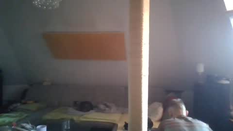 Snapshot of benizio_ chatting on December 8, 2024, 1:36 pm benizio online show from December 8, 2024, 1:36 pm