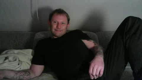 Snapshot of benizio_ chatting on September 25, 2025, 12:47 am benizio online show from September 25, 2025, 12:47 am