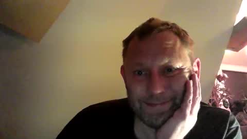 Snapshot of benizio_ chatting on November 22, 2025, 8:08 pm benizio online show from November 22, 2025, 8:08 pm