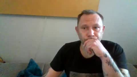 Snapshot of benizio_ chatting on February 13, 2026, 10:44 am benizio online show from February 13, 2026, 10:44 am