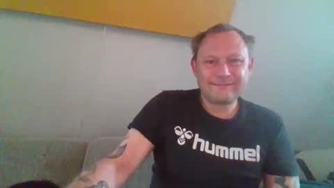 Snapshot of benizio_ chatting on March 31, 2026, 8:59 am benizio online show from March 31, 2026, 8:59 am