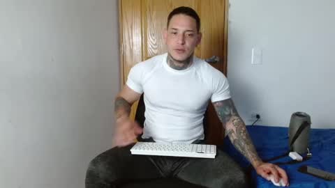 benjamin_isaac online show from February 13, 2025, 11:04 pm