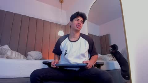 BENJAMIN online show from May 10, 2026, 1:22 am