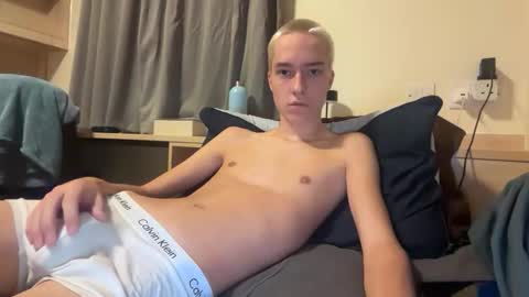 Snapshot of benji_j8 chatting on November 9, 2025, 10:19 pm benji_j8 online show from November 9, 2025, 10:19 pm