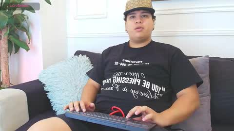 bennett_alejoo online show from November 1, 2025, 6:21 pm