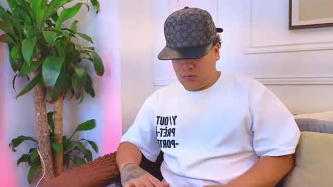 bennett_alejoo online show from March 19, 2026, 5:39 pm